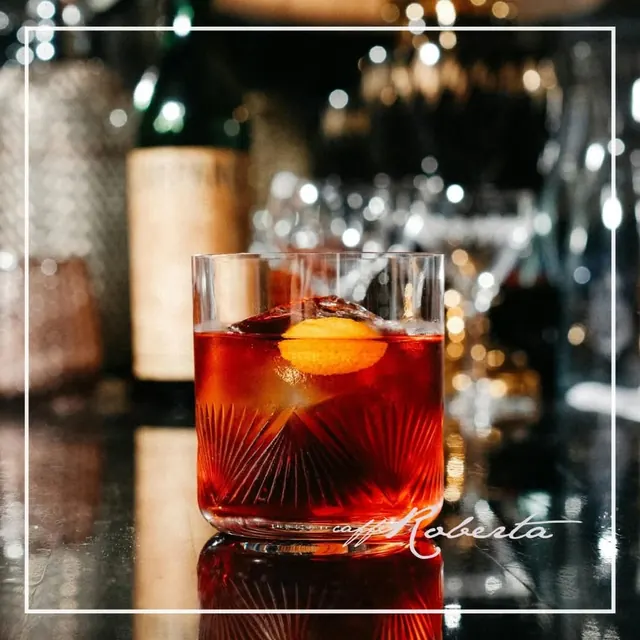 Negroni con scorza d'arancia al Caffè Roberta